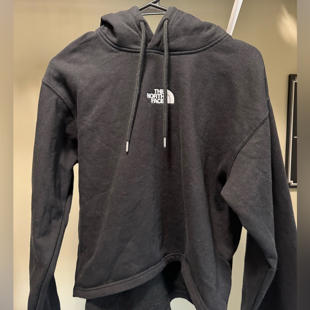 WOMEN’S NORTH FACE CROPPED SWEATSHIRT
